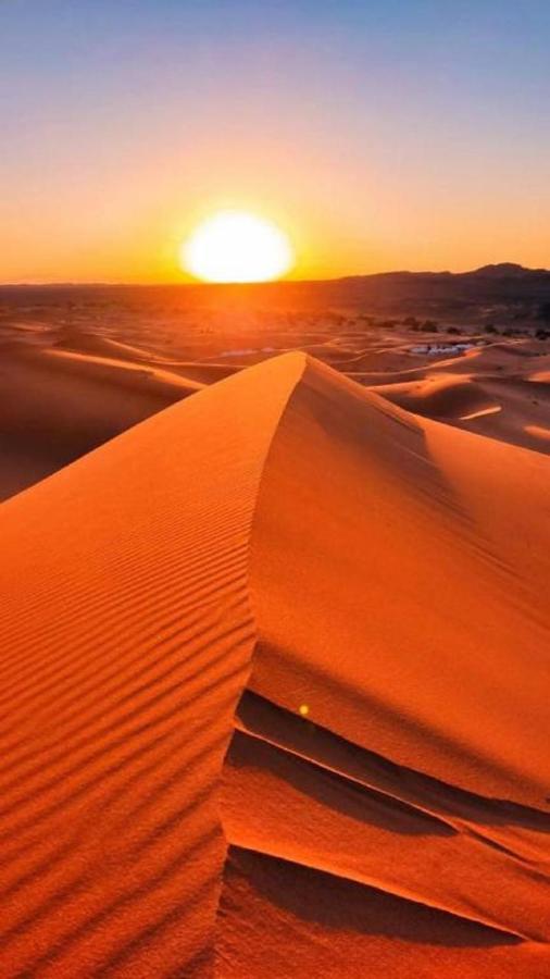 L'Homme Du Desert A Merzouga Exteriér fotografie