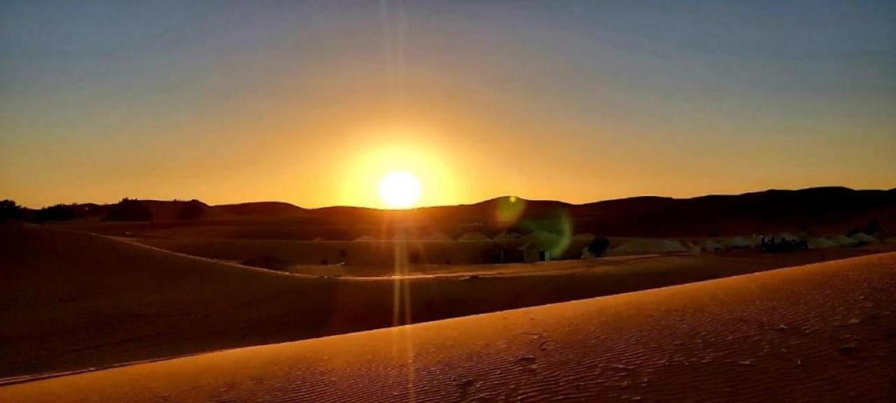 L'Homme Du Desert A Merzouga Exteriér fotografie